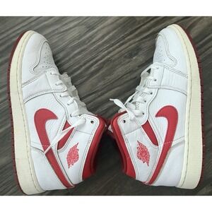 Air Jordan Nike 1 SE Mid White Dune Red Shoes Sneakers Youth Size 6 High tops